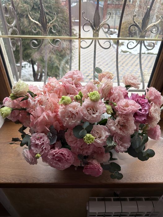 Цветы в корзине Срочно продаю !