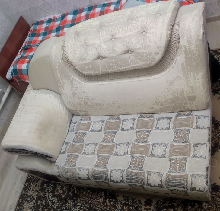 Диван белый угловой + 2 кресла