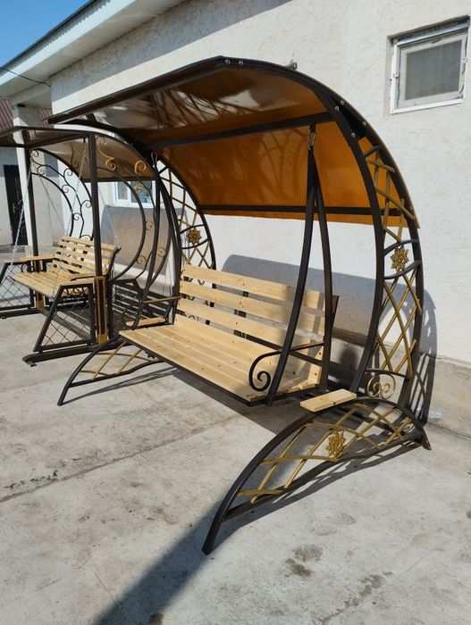 Садовые качели .