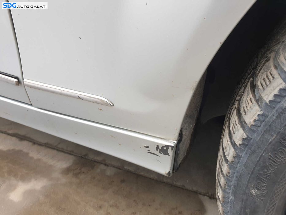 Aripa Dreapta Fata cu Imperfectiuni Mercedes Clasa C Class W204 2007 - 2014 Culoare C775 Iridium Silver Metallic [K1537]