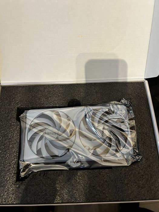 Placa video alba 5060 TI 8GB Gigabyte Eagle OC