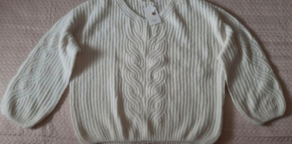 Pulover nou cu eticheta,marime universala.