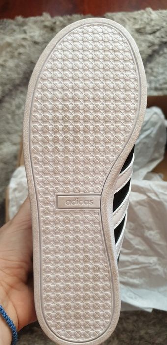 Маратонки Adidas женски 36.7