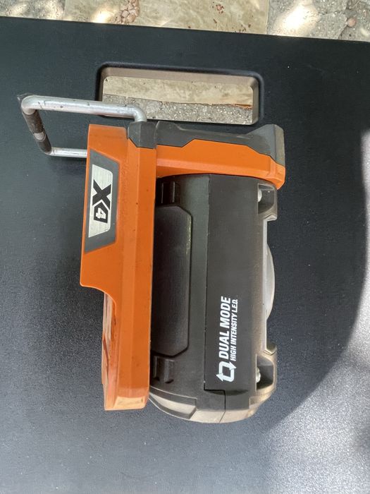 Lanterna Cu Led Ridgid 18V AEG model R8691 impecabile doua functii ,Lumina de veghe