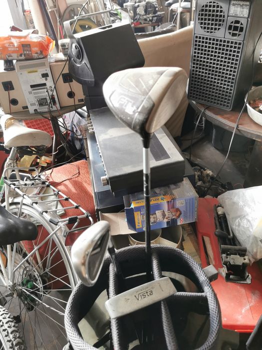 Стикове за голф и торби за тях използвани но в добро състояние добри