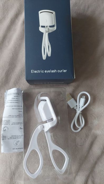 Електрическа извивачка за мигли