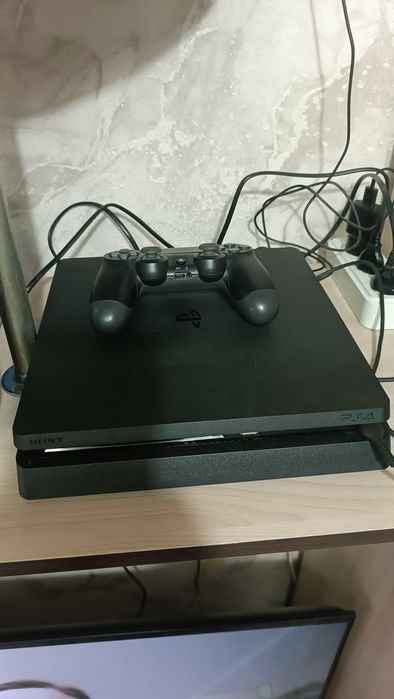 Продам Sony PS 4 Slim