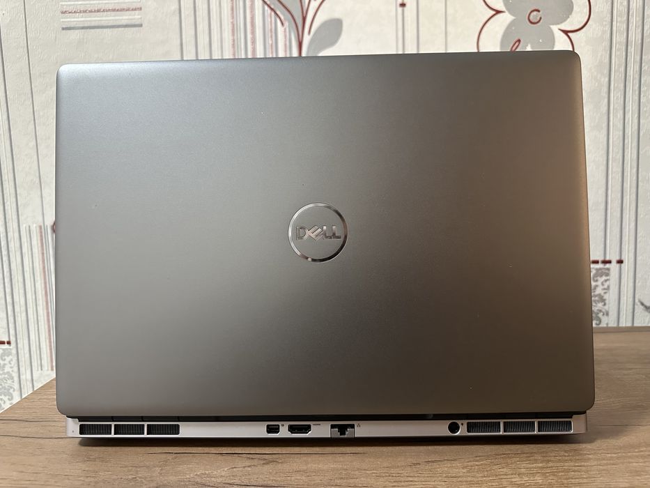 Dell Precision 7560 - intel Core i9-10885H/RAM 32Gb/SSD/Quadro T2000