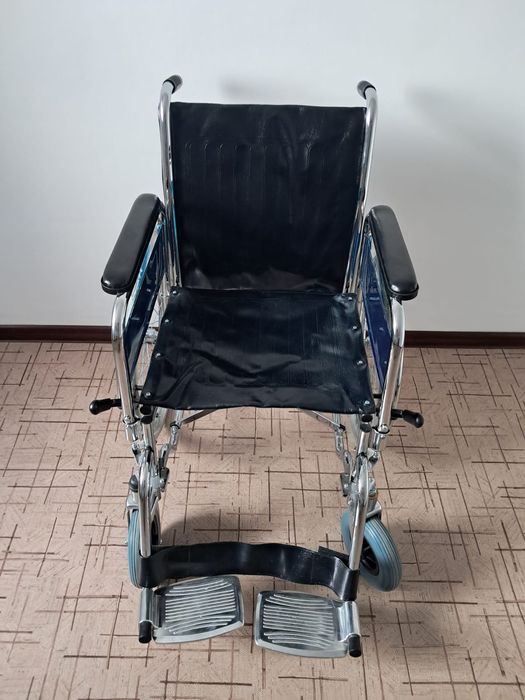 Универсальная инвалидная коляска