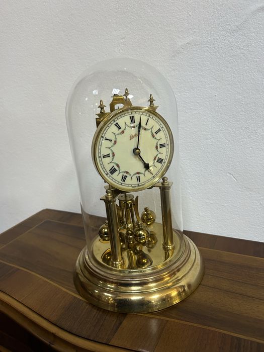 Ceas cu pendul de torsiune