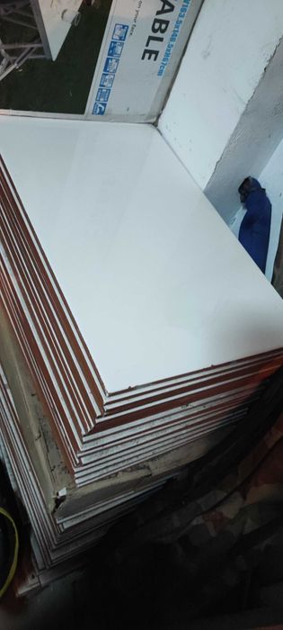 Vând gresie  ramase în urma renovarii