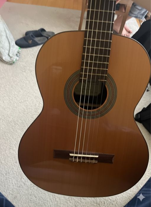 Kremona Fiesta F65C – масивен кедър, отлично състояние