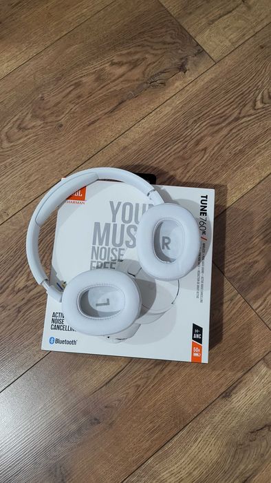 Наушники JBL tune 760nc