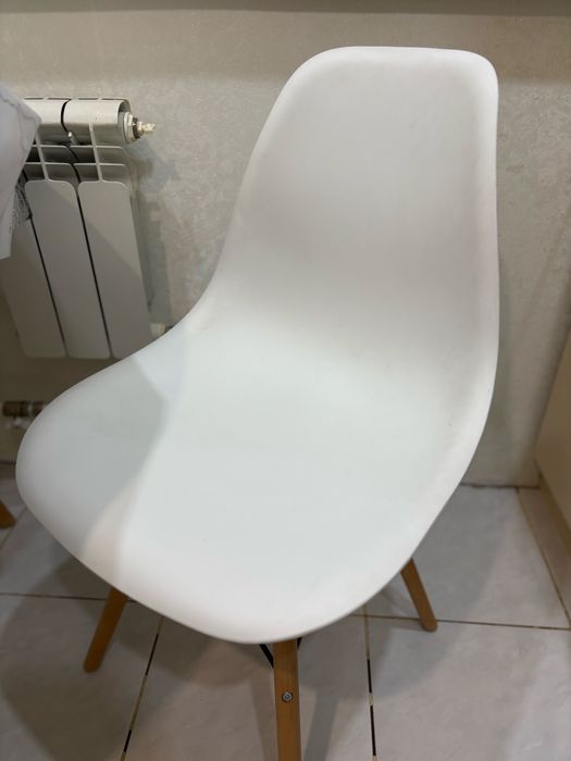 Продам обеденный стол и 4 стула