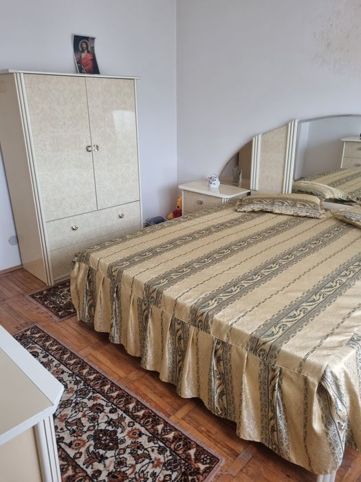 Persoana fizica, vând apartament cu 3 camere mobilat și utilat.
Aparta