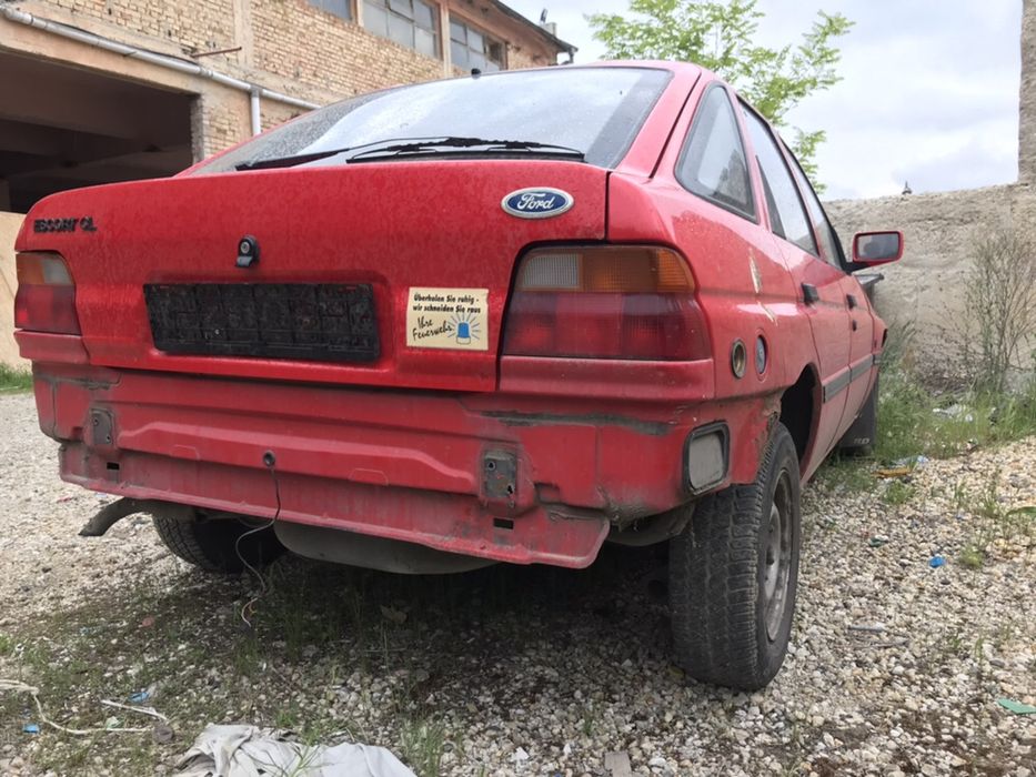 Ford Escort 1.6 На Части