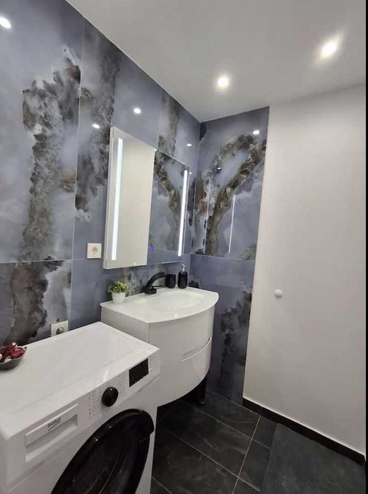 Дава се под наем Тристаен апартамент в София, Център - 90 кв.м за 796.62 € - Снимка #8