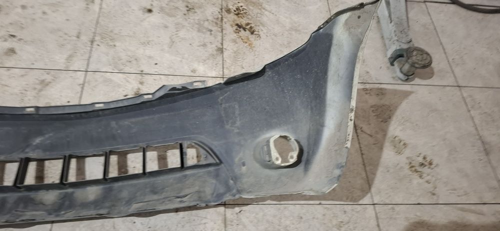 Продам бампер ниссан мурано 2003 года.