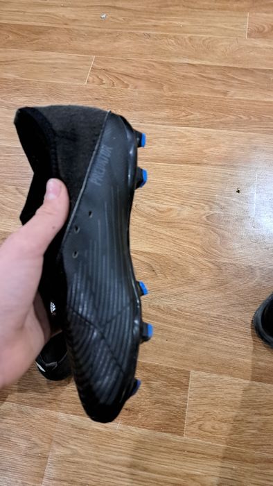 Адидас предатор бутонки