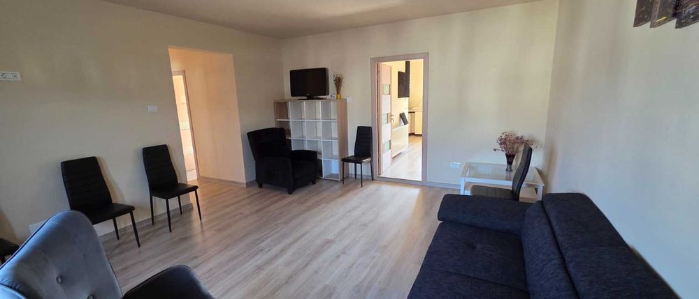 Inchiriez – apartament 3 camere/spațiu comercial cu mansardă și parcare, Valea Adâncă, str. Bazei nr. 14