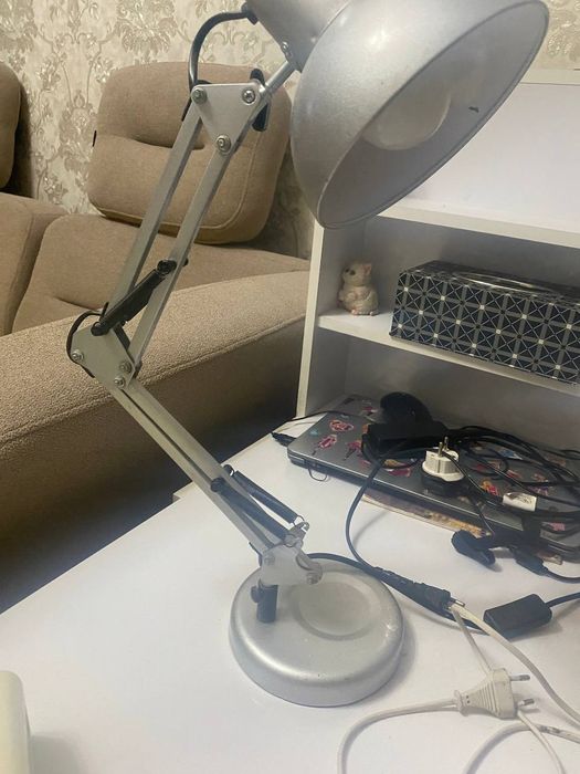 Маникюрная лампа