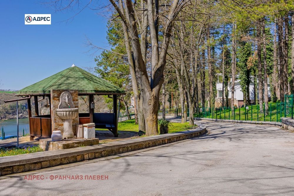 Къща в Плевен-Кайлъка площ 1681 цена 1600000