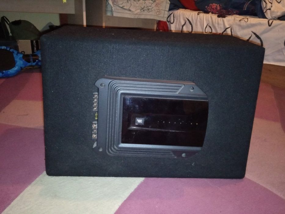 Vând boxa auto +amplificator