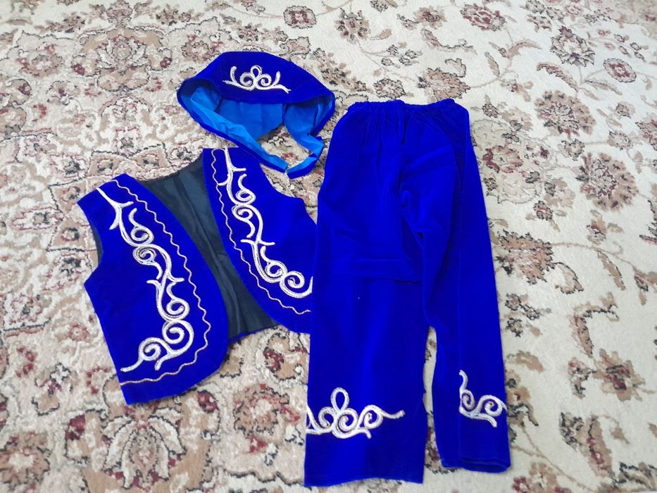 Продам  национальный  костюм