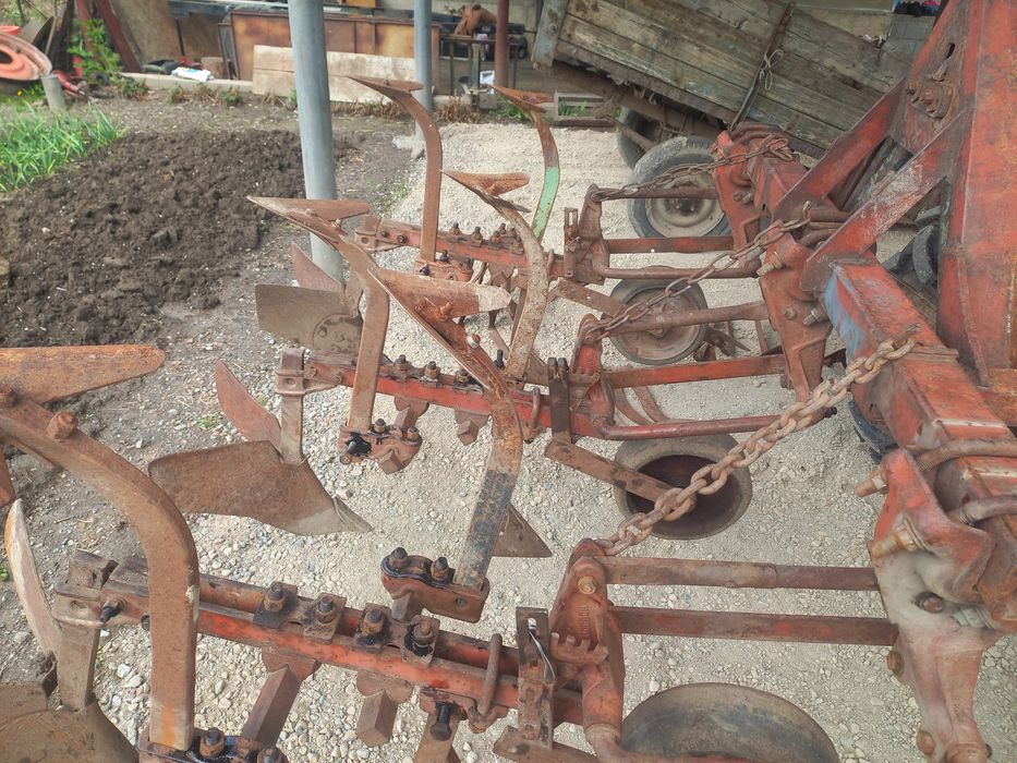 Культиватор окучник 3 рядный