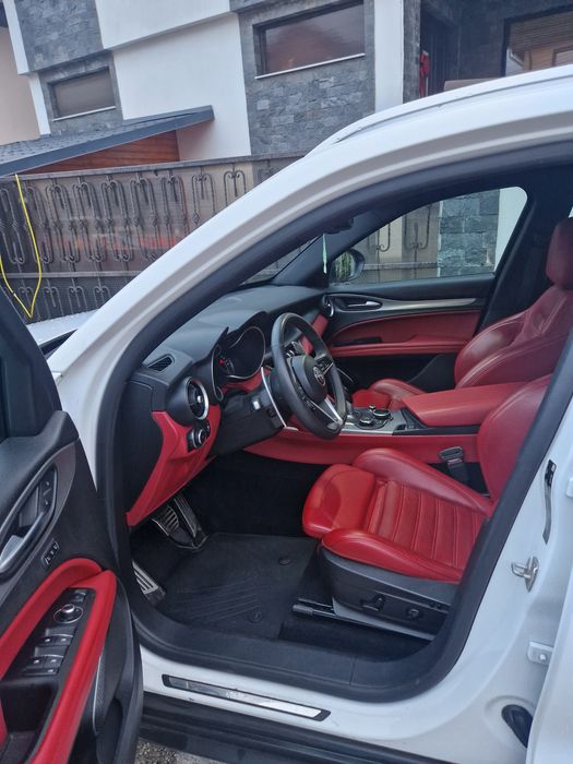 Alfa Romeo Stelvio,**28.155 km**,benzina,280cp,4x4,EURO 6