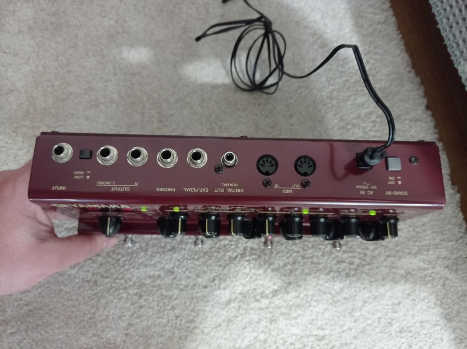 Yamaha dg-stomp guitar-pre-amplifier