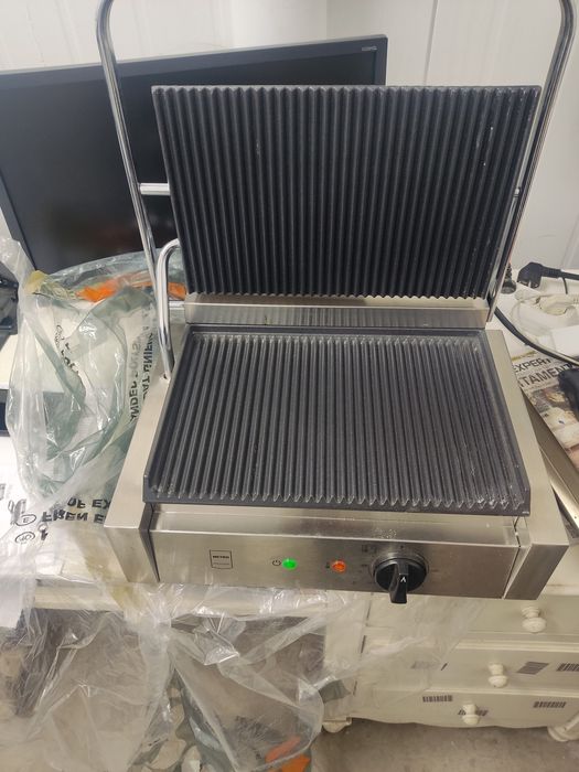 Vând grill profesional