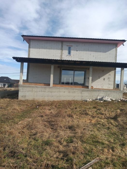 Casa moderna  P+1 cu garaj si teren, zona linistita, langa padure