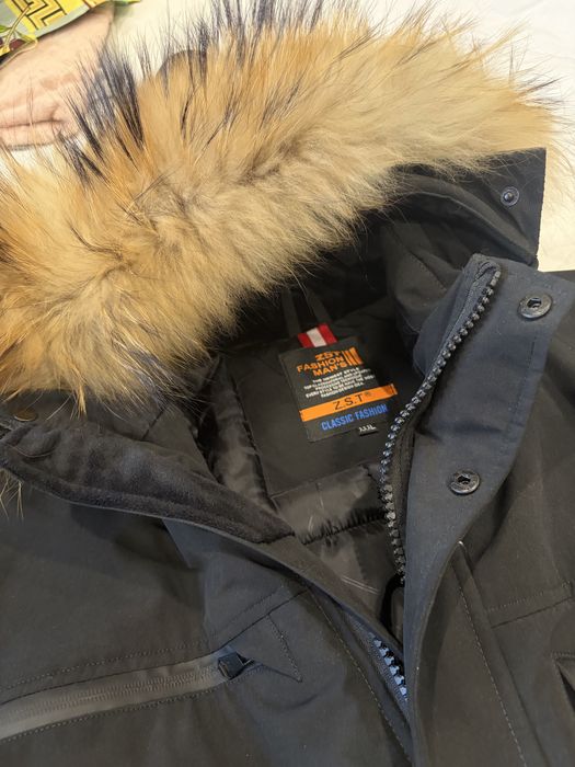 Продам куртки новые