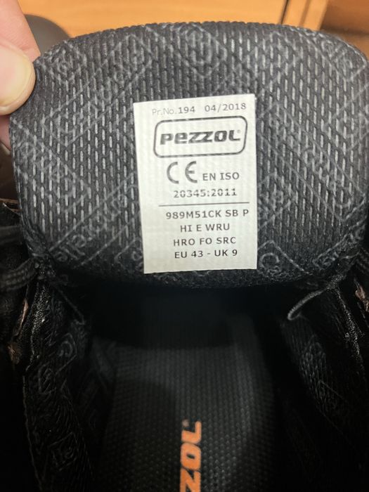 Продам спец ботинки