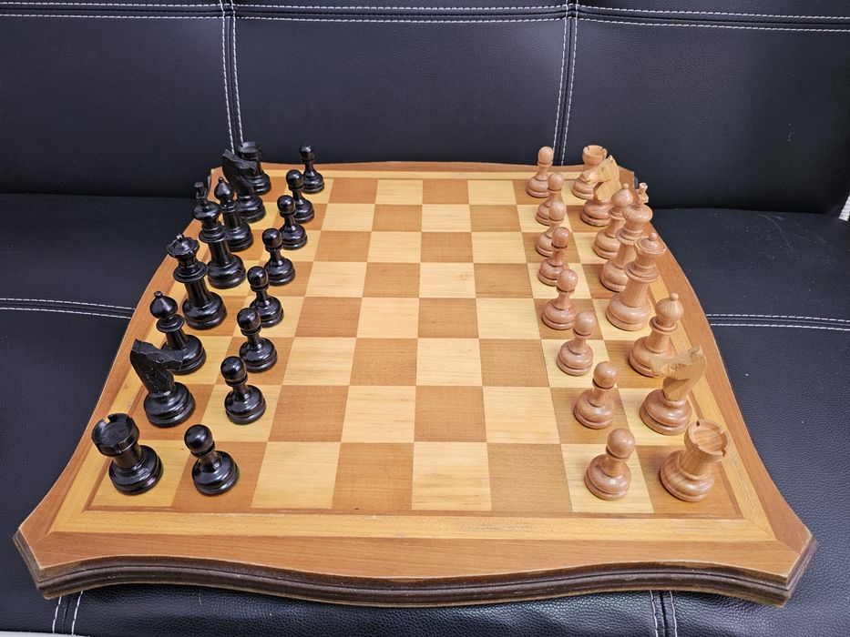 Стар дървен класически шах