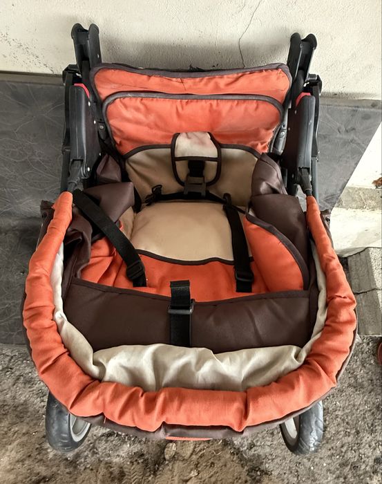 Детская коляска в рабочем состоянии