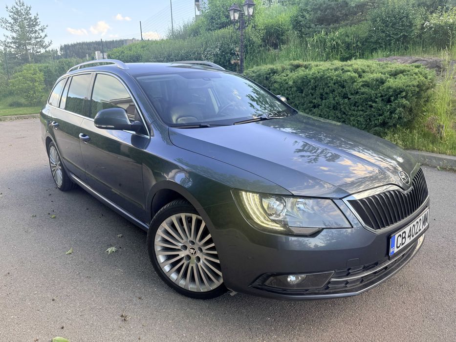 Skoda Superb Combi 4x4  ГАРАЖНА