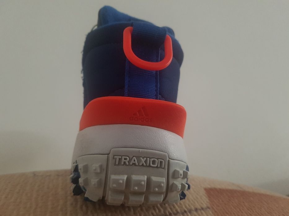 Vând adidași terex de sport