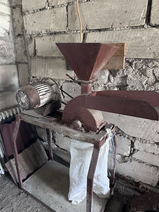 Moara cu ciocanele pentru cereale