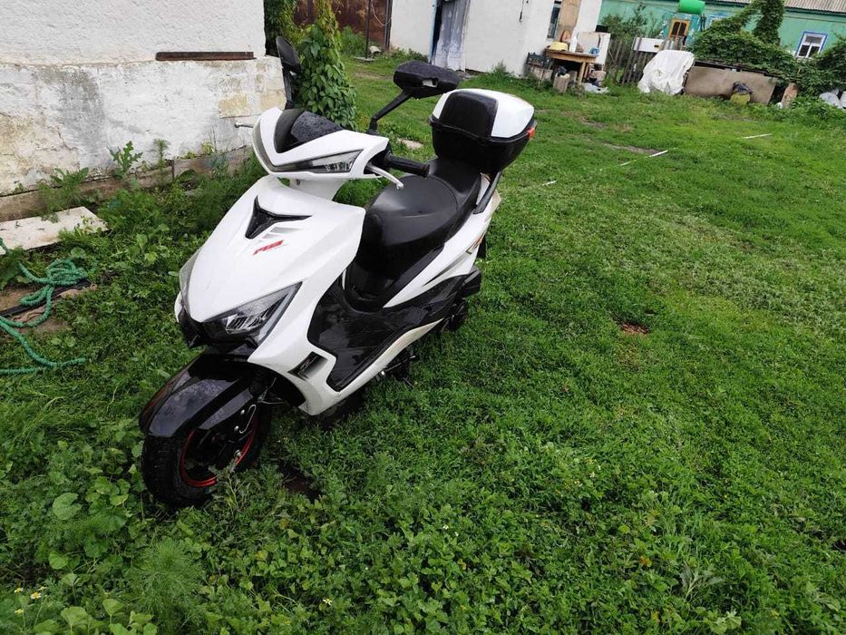 В продаже скутер м8