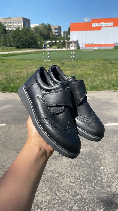 Продам школьная обувь