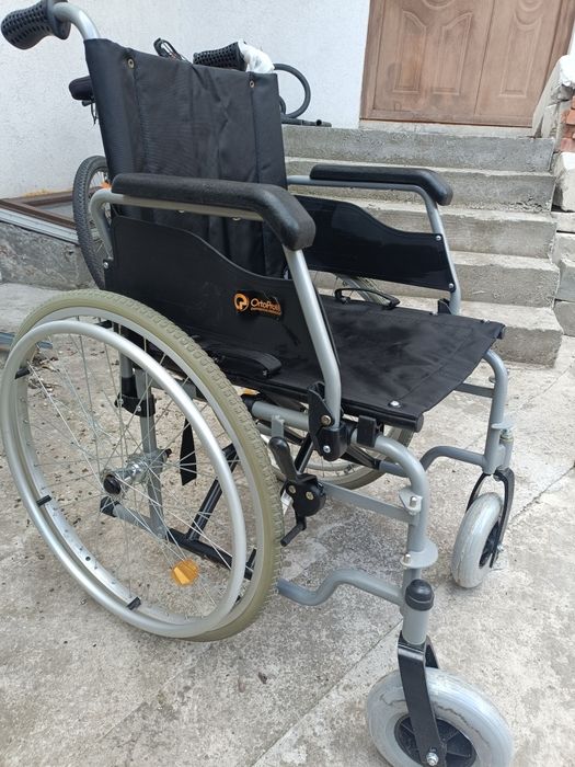 Scaun cu acționare manuală , rulant, nou