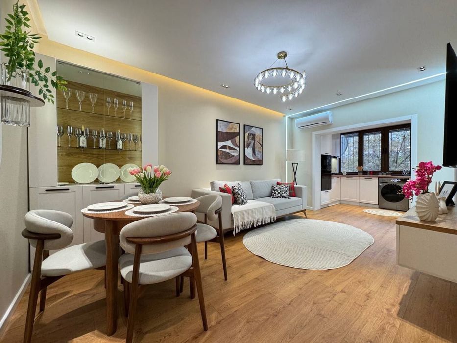 Ойбек сдаётся 2>3 ком-я квартира в центре Ташкента.