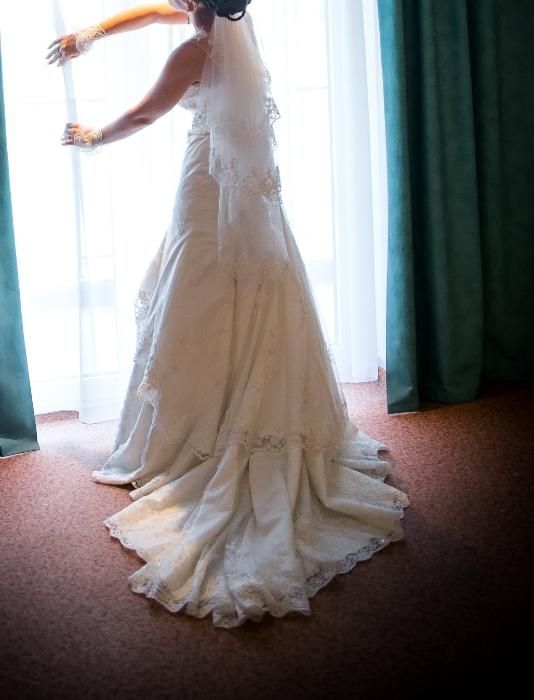 Rochie de mireasa  cu trena detasabila si voal