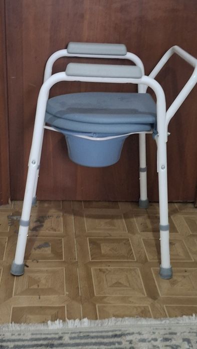 Санитарный стул туалет