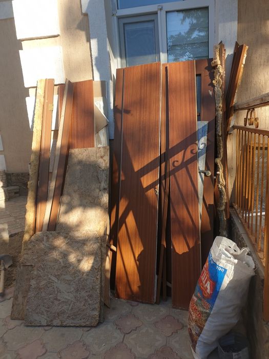 Двери комнатные, плинтус,  рамки