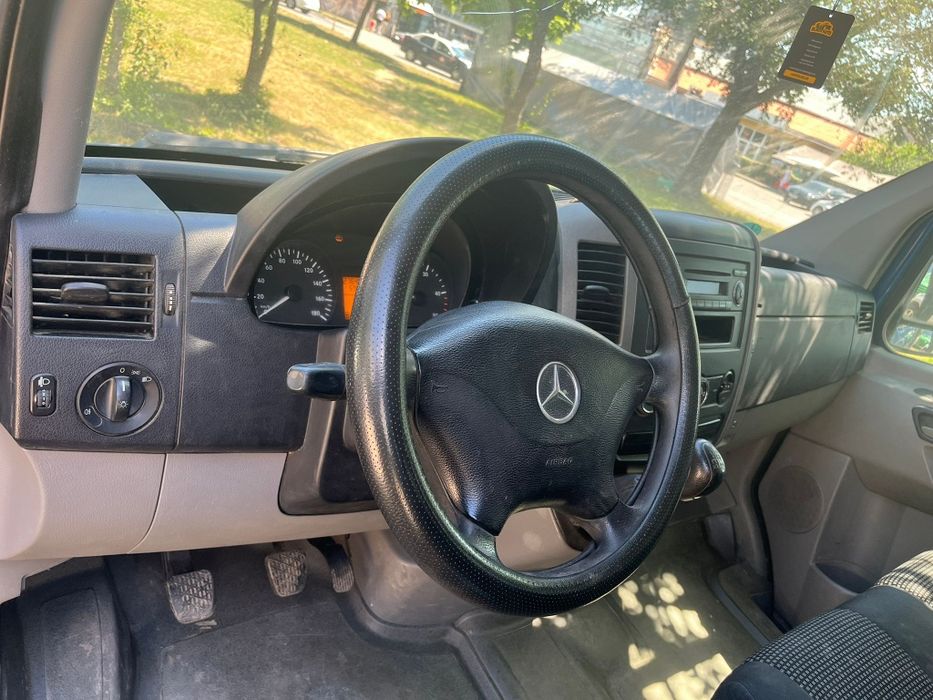 Stare technica impecabila. Mercedes-Benz Sprinter 213 CDI - 7 locuri × bena.  Pret cu TVA inclus (TVA 21% inclus)