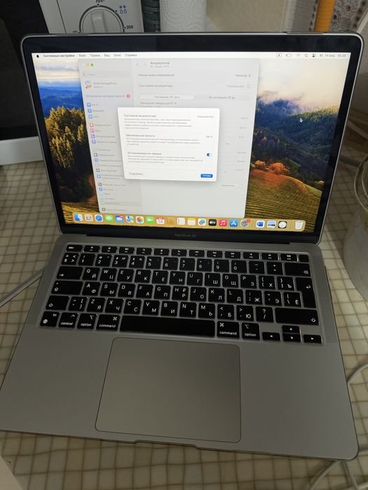 Продам Macbook air 13 M1