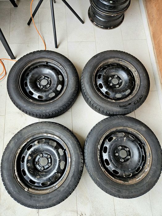 Jante de tablă Golf 4 15" cu anvelope de iarnă Debica 185/65/15